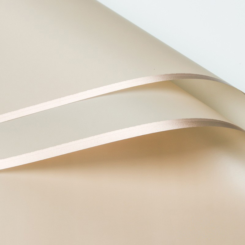 Gullkantet matt blomsterinnpakningspapir