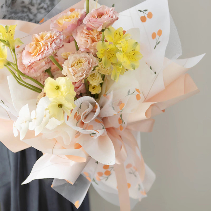 Fortykket ugjennomsiktig blomsterpapir i plast