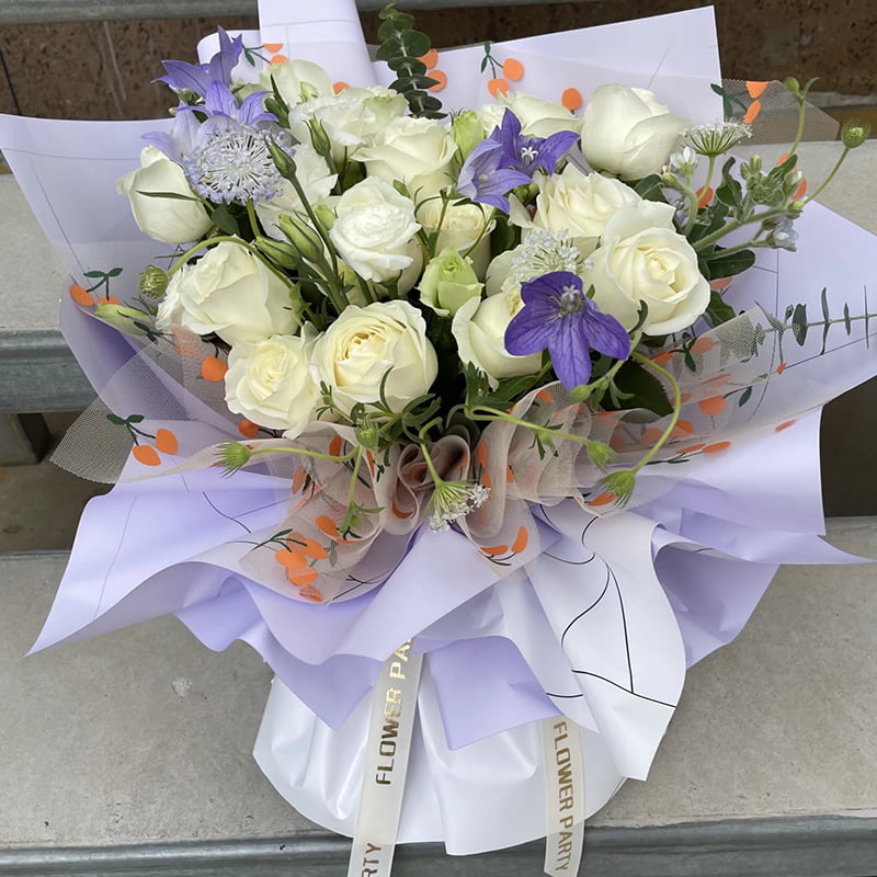 Fortykket ugjennomsiktig blomsterpapir i plast